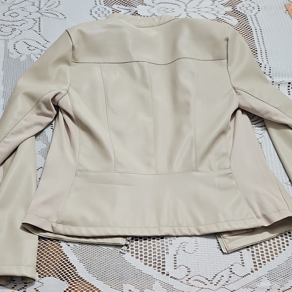 NWT Calvin Klein Women's Cream Faux Leather Moto Jacket - Picture 9 of 9